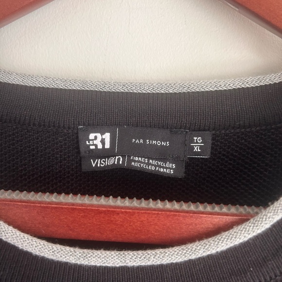 Simons Le 31 - Men's Black with Gray Trim Crewneck Sweater - Picture 5 of 9